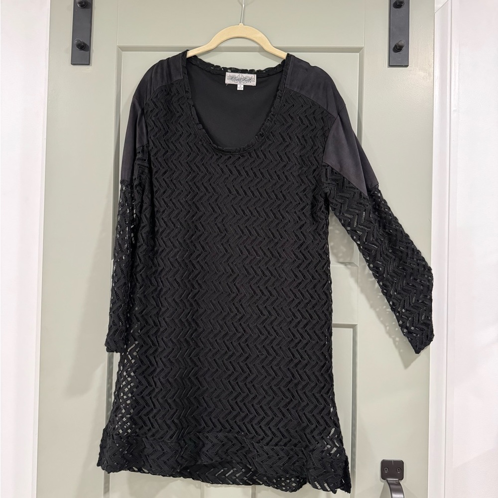 Black dress. 2 layers. Size 4-6